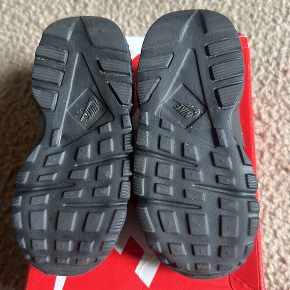 Nike Kids Huarache Black Sneakers - Picture 5 of 6